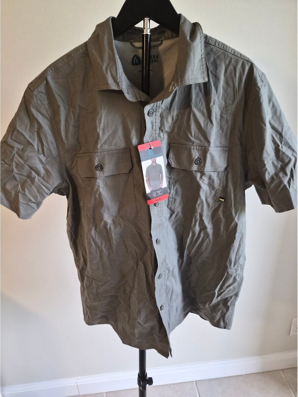 Banana Republic Men's Short Sleeve Button-Up Shirt Medium 0035